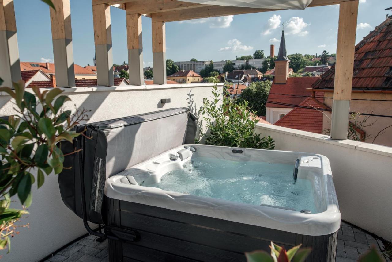 Loftlakasom**** * Veszprem